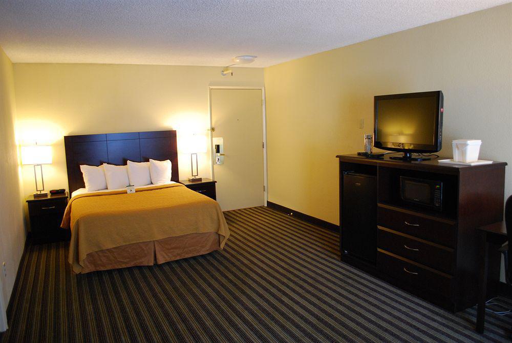 Quality Inn & Suites Vancouver - Hazel Dell Buitenkant foto